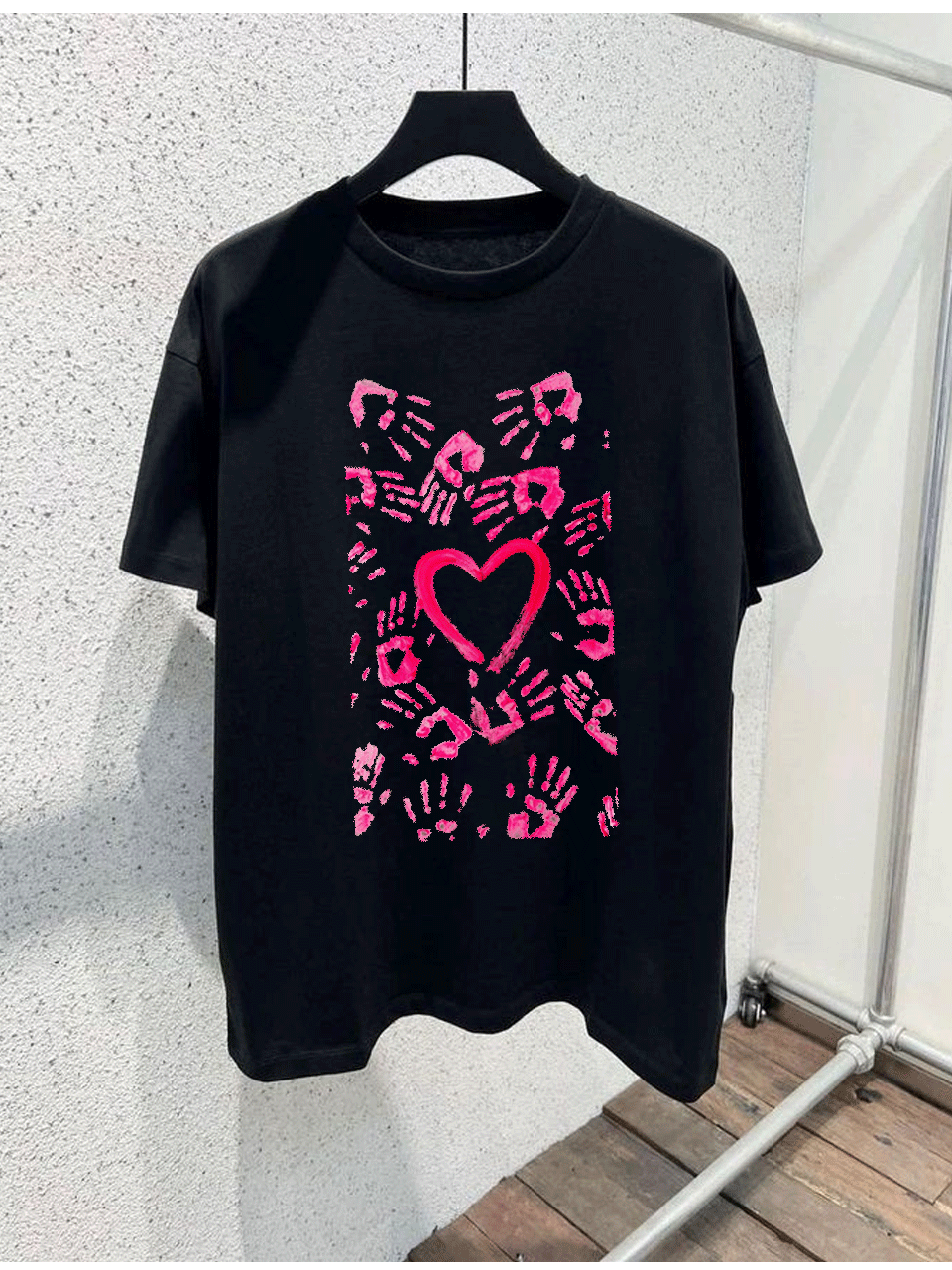 Paint Hand Heart Tshirt - Black